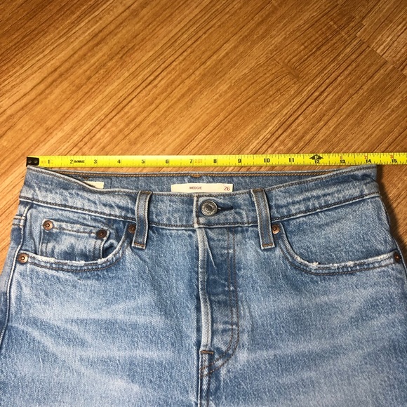 Levi’s Light Wash Button Fly Wedgie Jeans - Picture 10 of 12